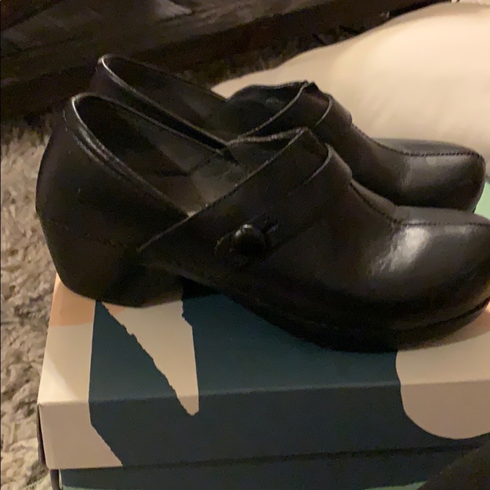 Dansko clogs size 9.5